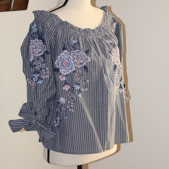 American Eagle Outfitters Tops - AEO flower embroidered stripe off the shoulder top......